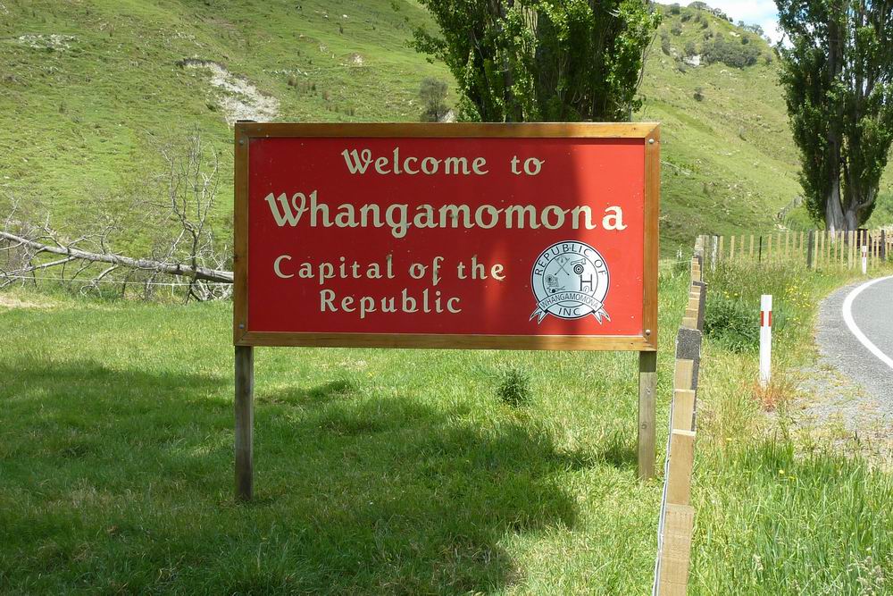 284_hranice do republiky Whangamomona.JPG