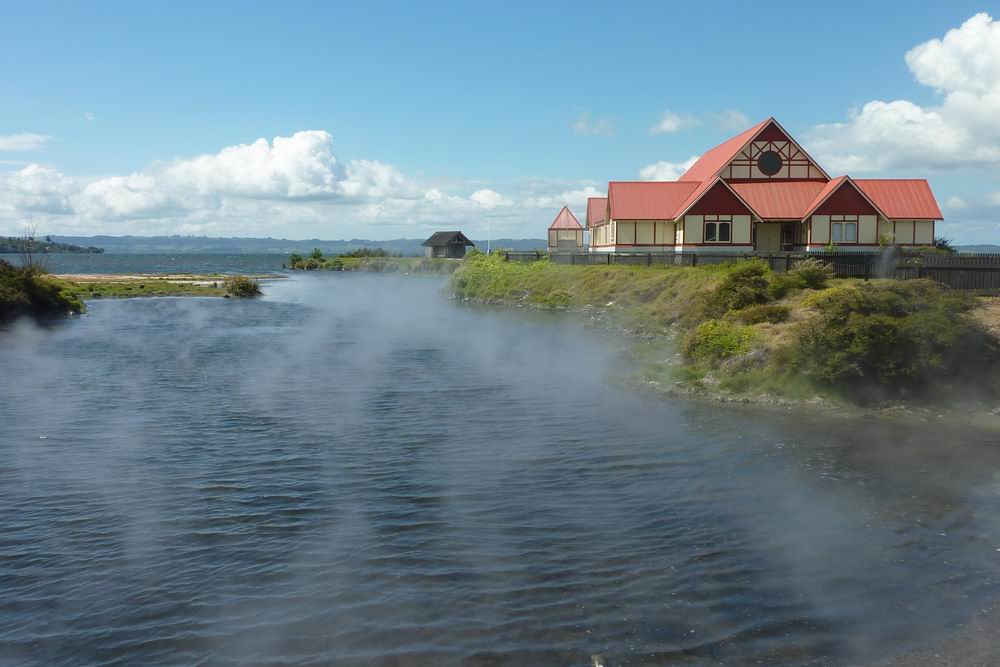 226_Rotorua-maorská vesnička Ohinemutu.JPG